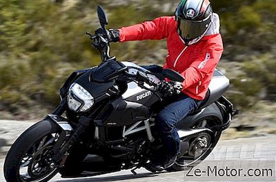 2015 Ducati Diavel Carbon - First Ride